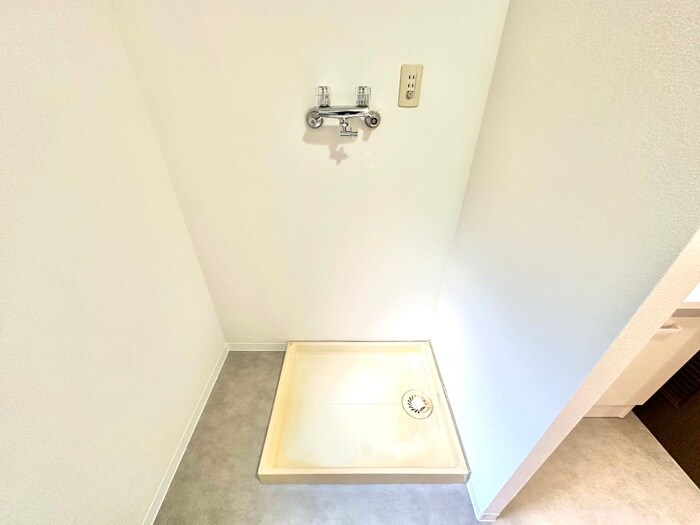 物件内観写真16　(洗濯機置場)