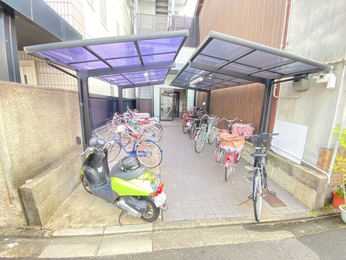 物件外観写真4　(駐輪場)