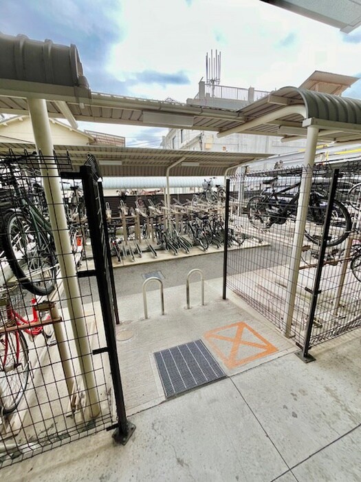 物件外観写真3　(駐輪場)