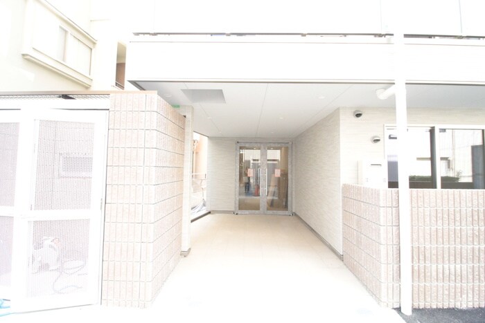 物件外観写真4　(エントランス部分)