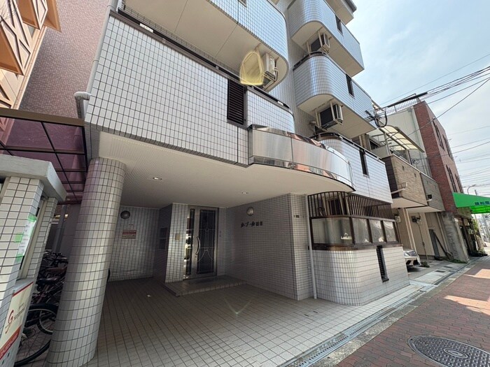 物件外観写真3　(エントランス部分)