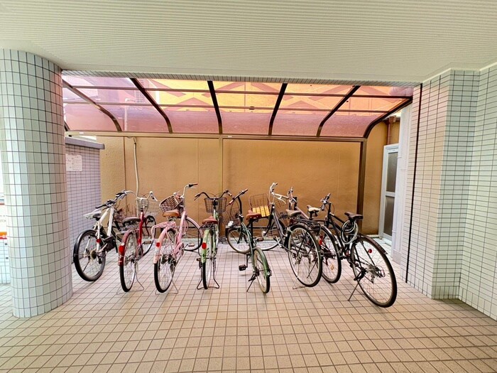 物件外観写真6　(駐輪場)