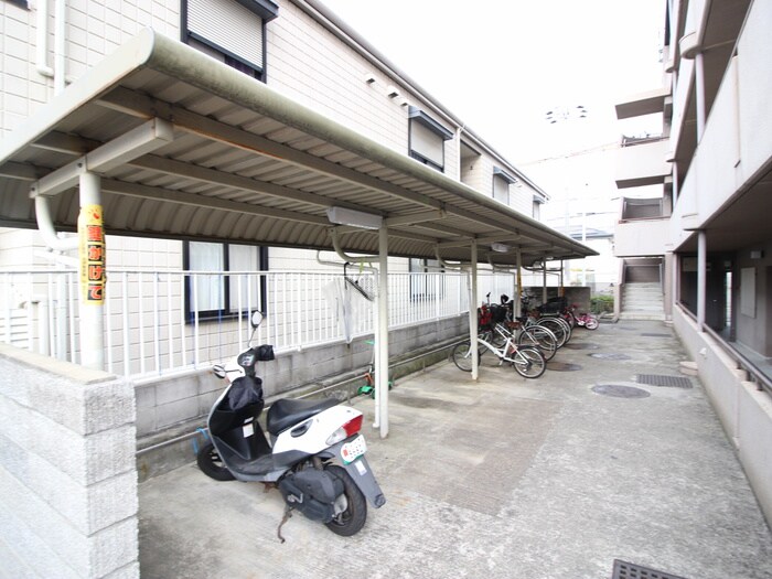物件外観写真5　(駐輪場)