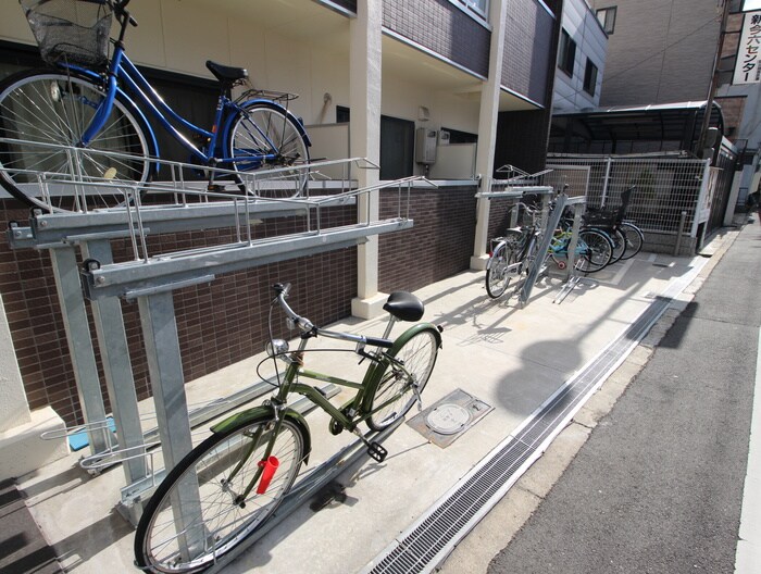 物件外観写真2　(駐輪場)