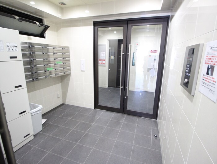 物件外観写真3　(エントランス部分)