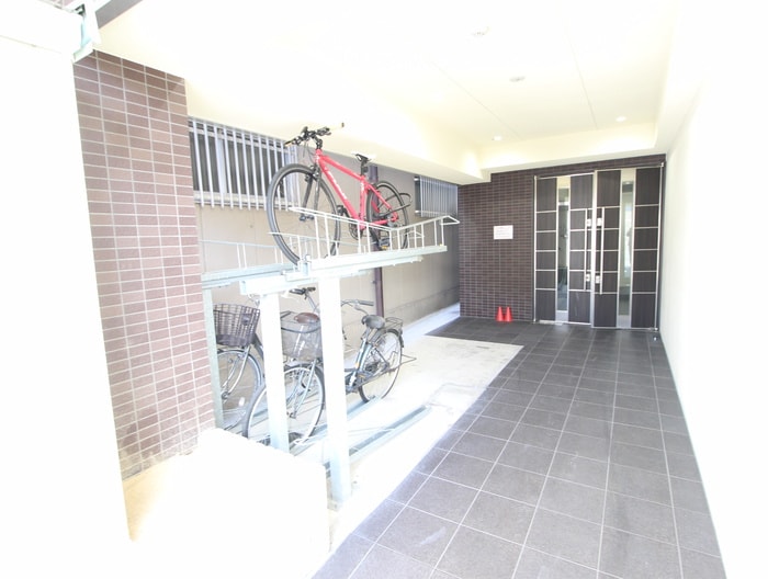 物件外観写真5　(エントランス部分)