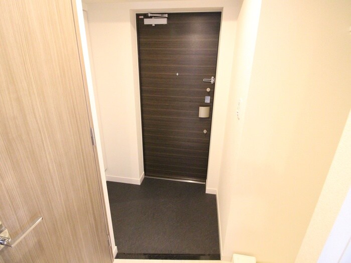 物件内観写真10　(玄関)