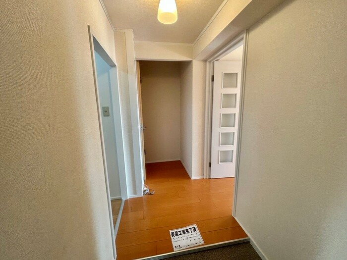 物件内観写真2　(廊下)