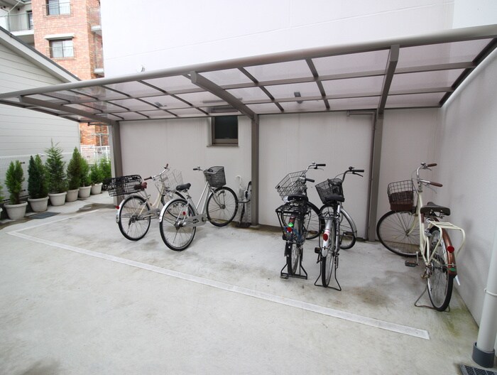物件外観写真3　(駐輪場)