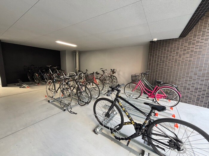 物件外観写真4　(駐輪場)