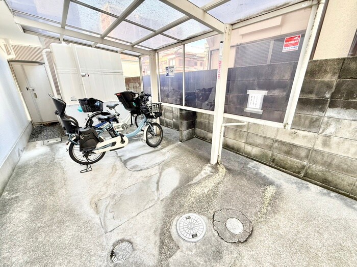 物件外観写真5　(駐輪場)
