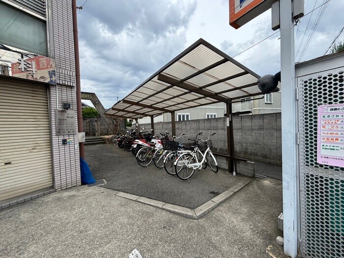 物件外観写真3　(駐輪場)