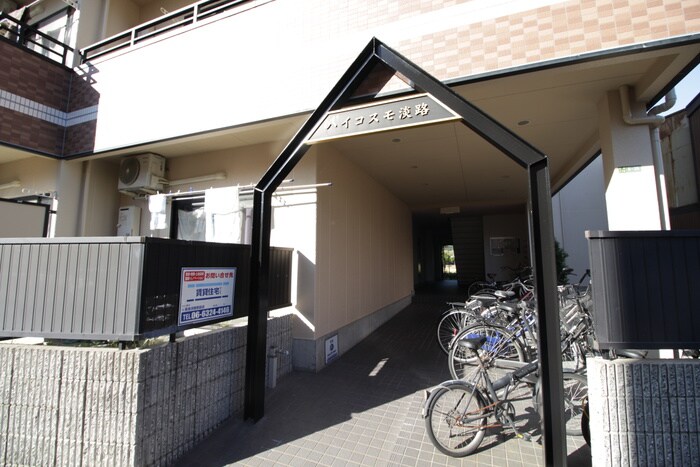 物件外観写真3　(エントランス部分)