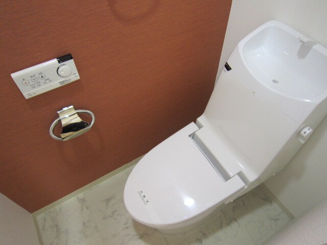 物件内観写真8　(トイレ)