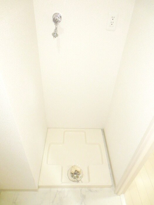 物件内観写真10　(洗濯機置場)