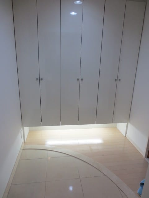 物件内観写真13　(玄関)