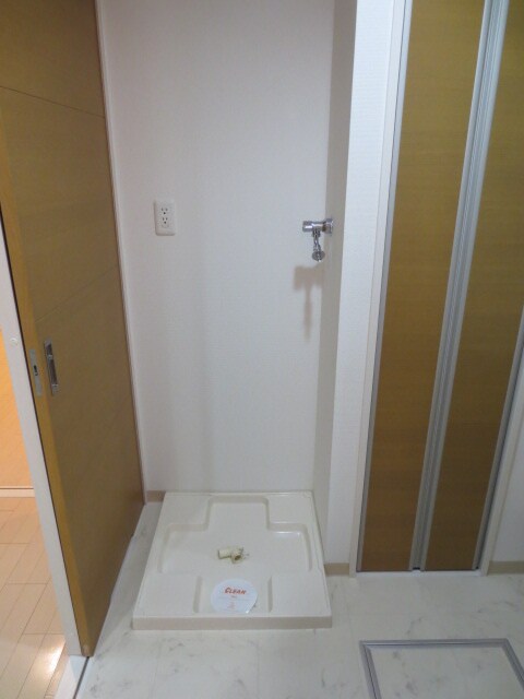 物件内観写真16　(洗濯機置場)