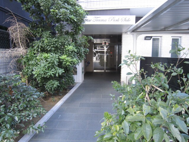 物件外観写真3　(エントランス部分)