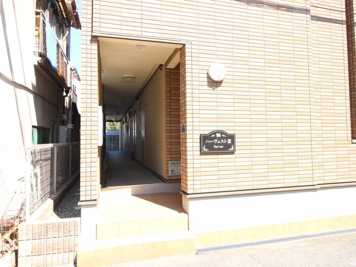 物件外観写真2　(エントランス部分)