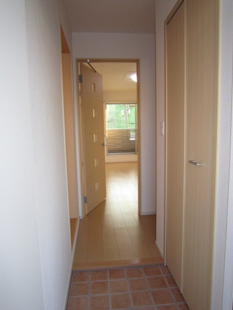 物件内観写真16　(廊下)