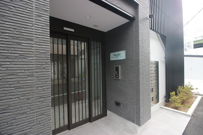 物件外観写真2　(エントランス部分)