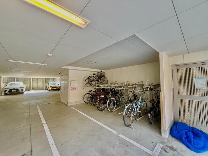 物件外観写真4　(駐輪場)