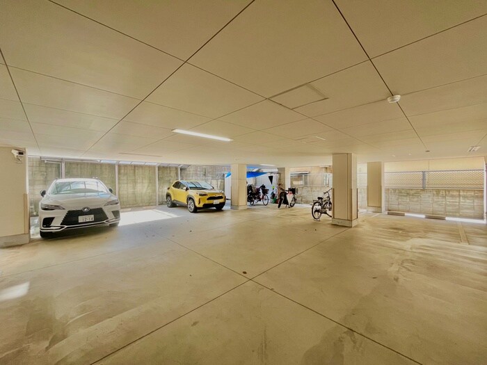 物件外観写真5　(駐車場)