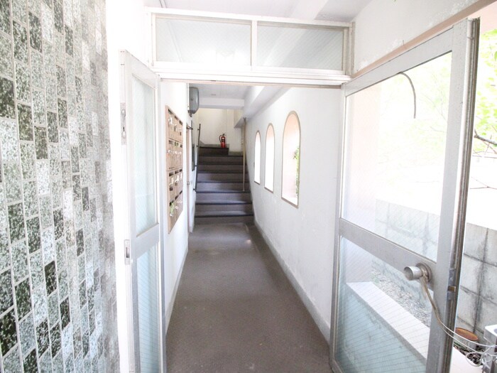 物件外観写真4　(エントランス部分)