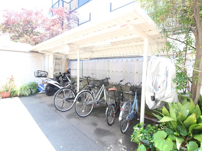 物件外観写真3　(駐輪場)