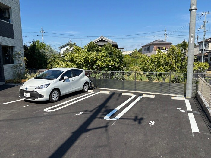 物件外観写真2　(駐車場)