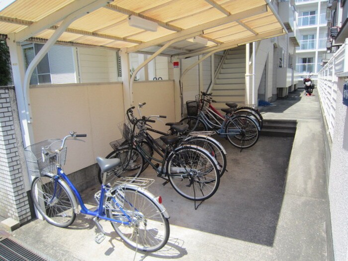 物件外観写真2　(駐輪場)