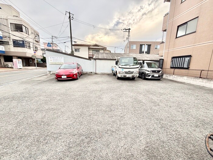 物件外観写真4　(駐車場)