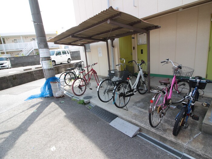 物件外観写真5　(駐輪場)
