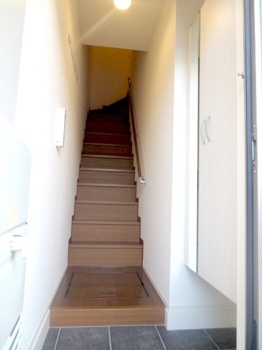 物件内観写真4　(玄関)