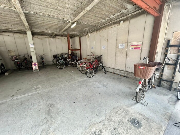 物件外観写真3　(駐輪場)