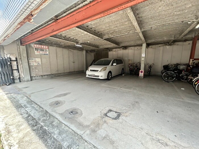 物件外観写真6　(駐車場)