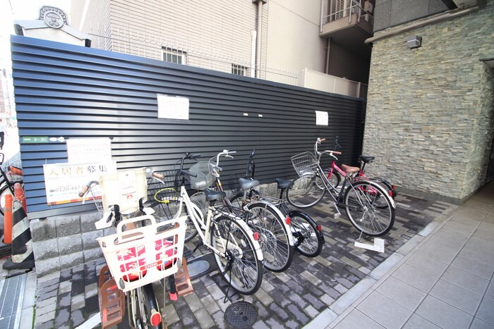 物件外観写真4　(駐輪場)