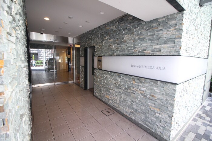 物件外観写真5　(エントランス部分)