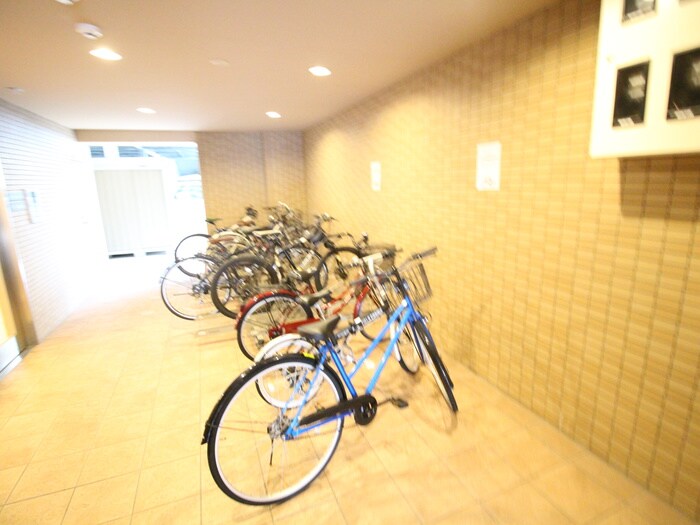 物件外観写真4　(駐輪場)