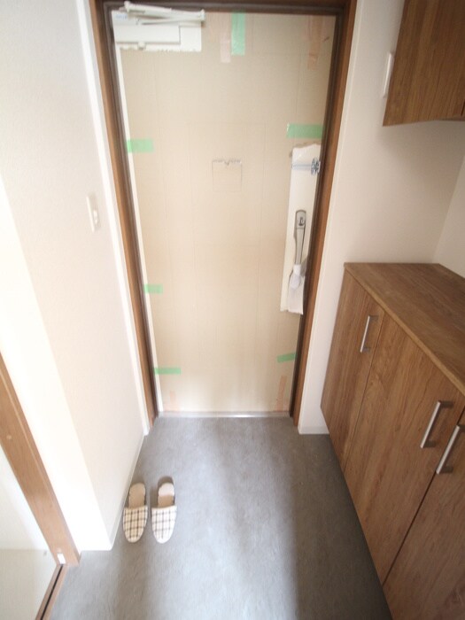 物件内観写真12　(玄関)