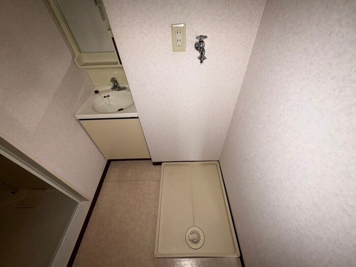 物件内観写真17　(洗濯機置場)