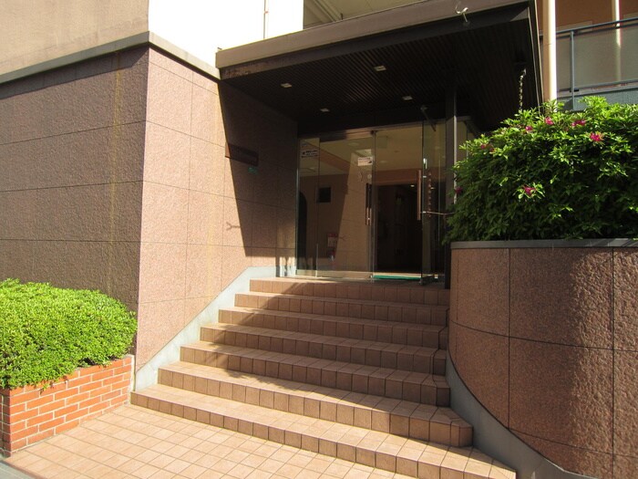物件外観写真3　(エントランス部分)