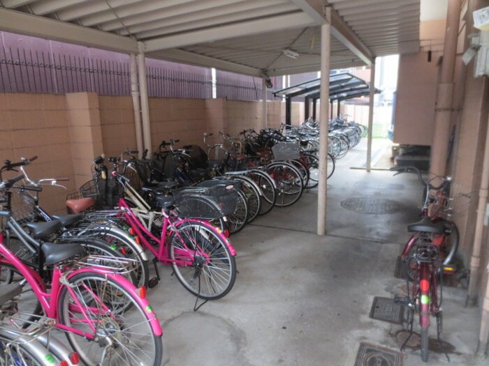 物件外観写真4　(駐輪場)