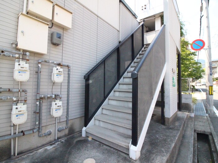 物件外観写真4　(エントランス部分)