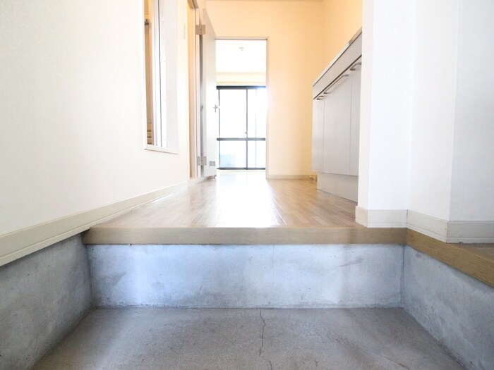 物件内観写真18　(玄関)