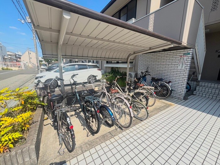 物件外観写真4　(駐輪場)