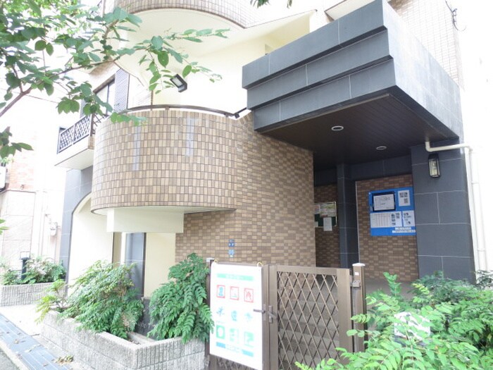 物件外観写真2　(エントランス部分)