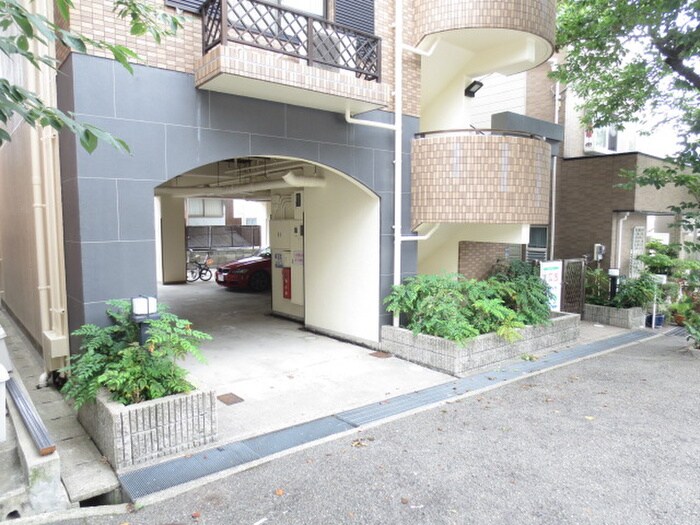 物件外観写真3　(エントランス部分)