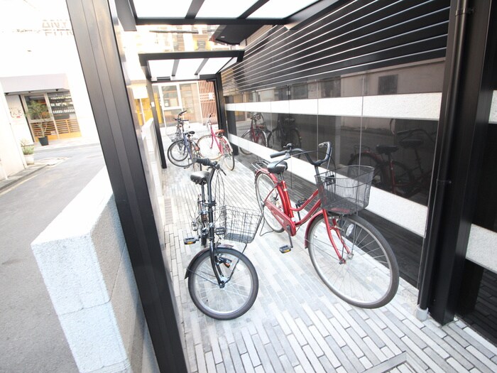 物件外観写真4　(駐輪場)