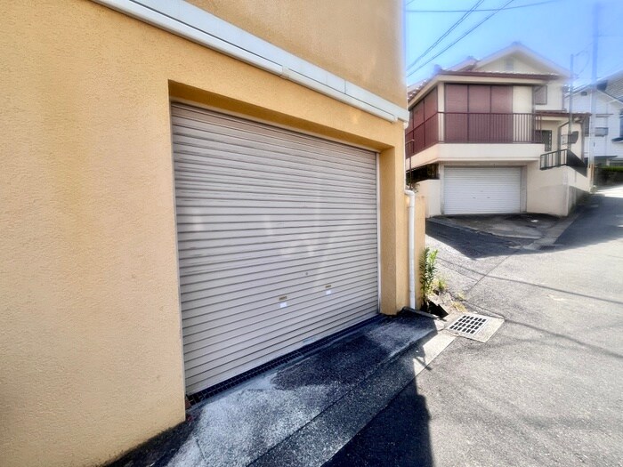 物件外観写真4　(駐車場)